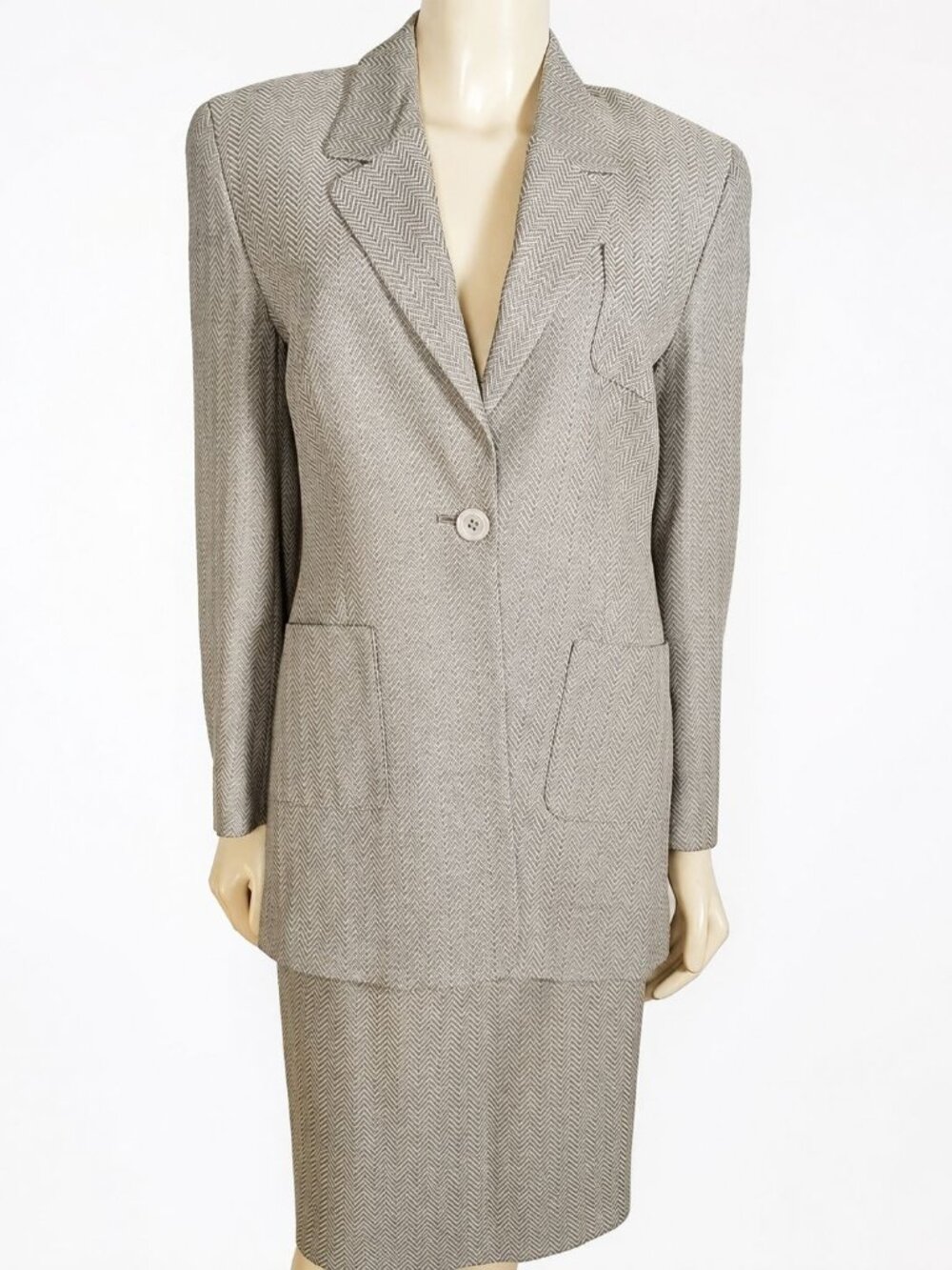 Jaeger gray and white zigzag design on material professional skirt suit size 8